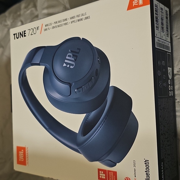 New JBL Tune 720BT- Wireless Over-Ear Headphones 76H Foldable Lightweight Blue - Picture 8 of 12